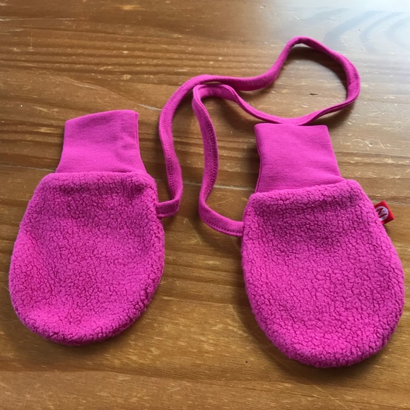 zutano mittens on a string